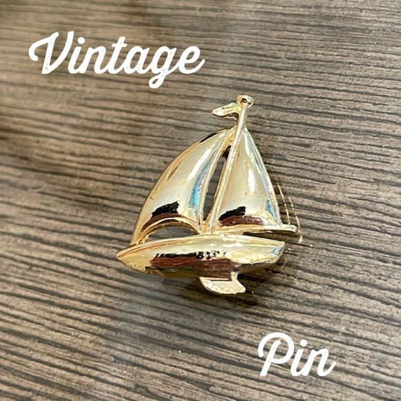 Vintage Jewelry - Vintage Gold-tone Sailboat Pin